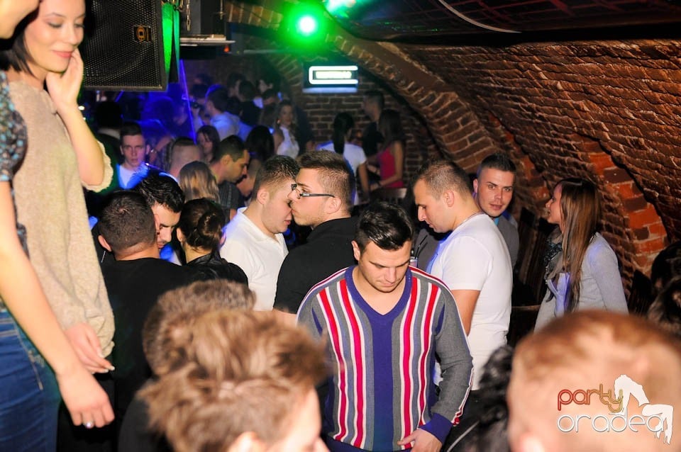 Joi seara în Escape, 