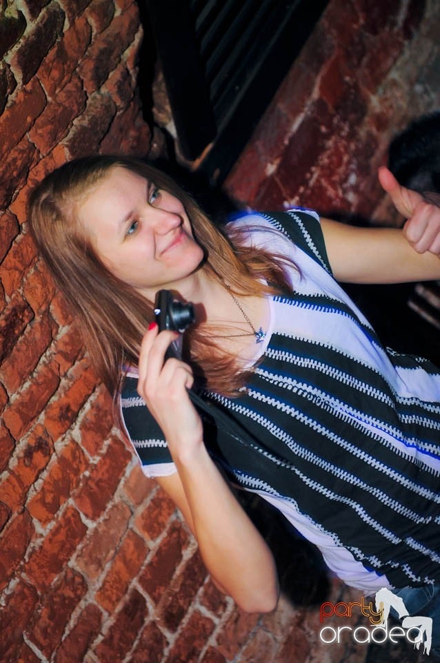 Joi seara în Escape, 