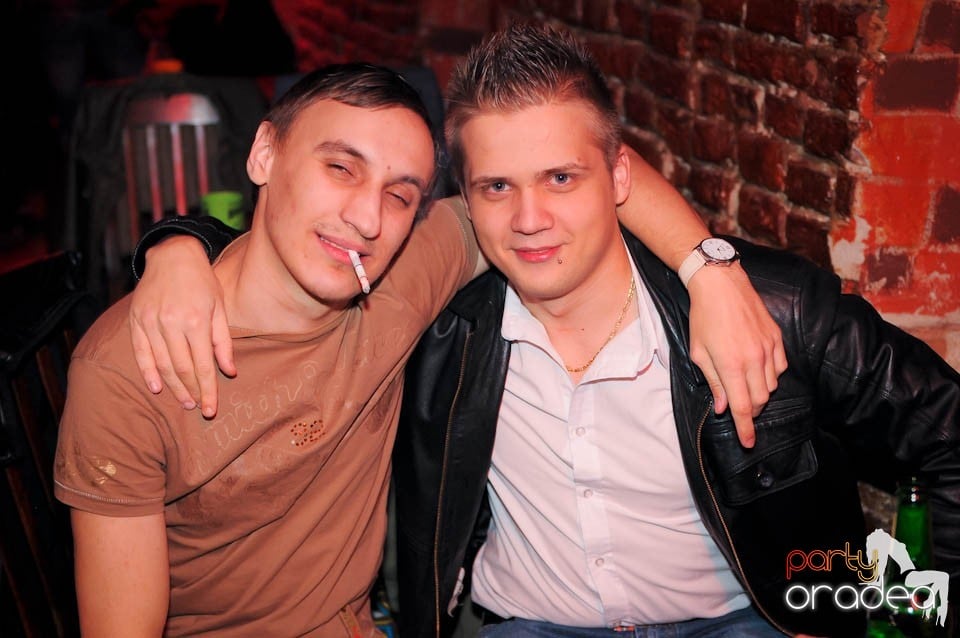 Joi seara în Escape, 