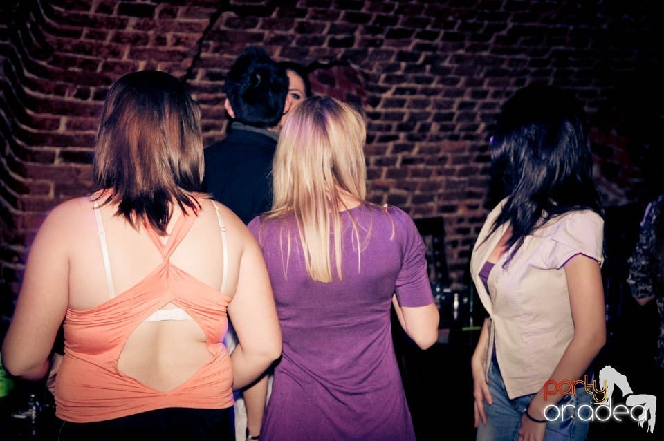 Joi seara în Escape, 