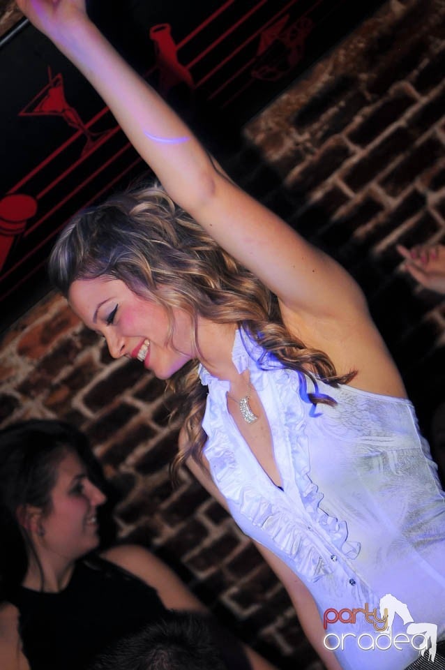 Joi seara în Escape, 