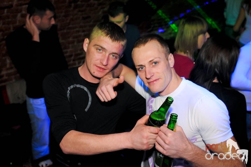 Joi seara în Escape, 