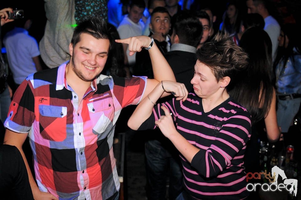 Joi seara în Escape, 