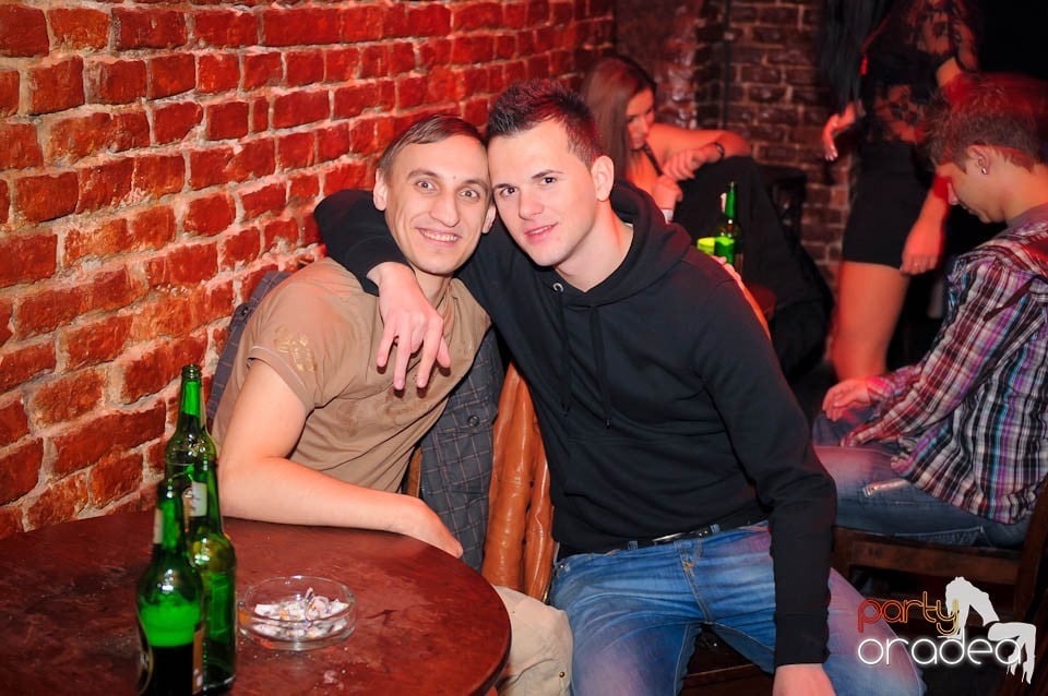 Joi seara în Escape, 