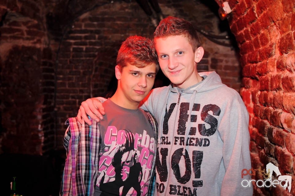 Joi seara în Escape, 