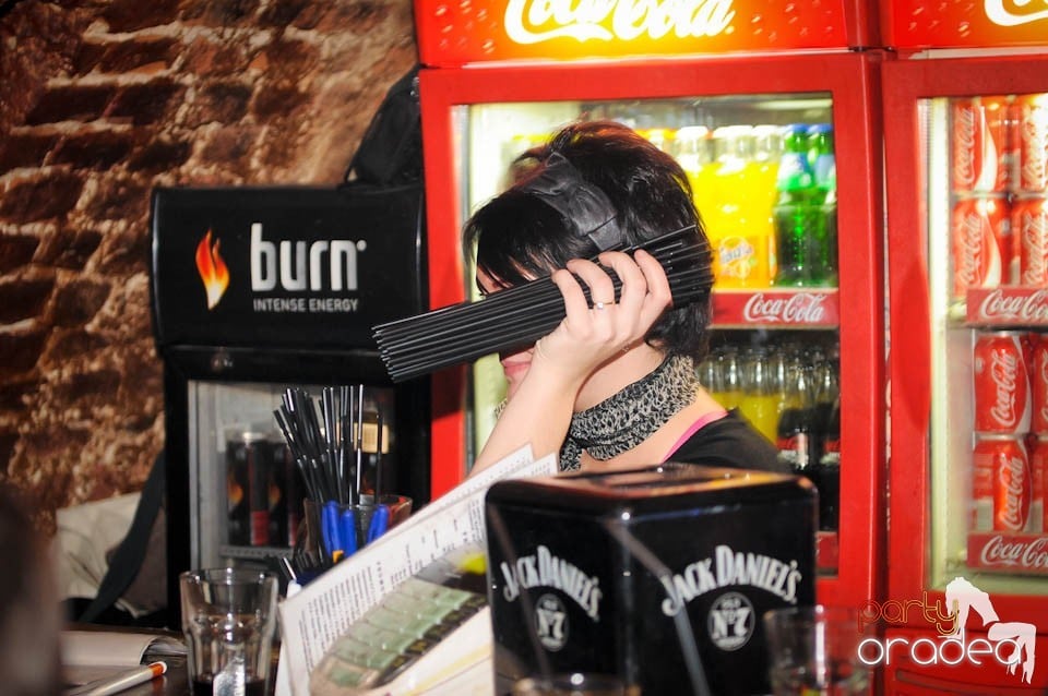 Joi seara în Escape, 