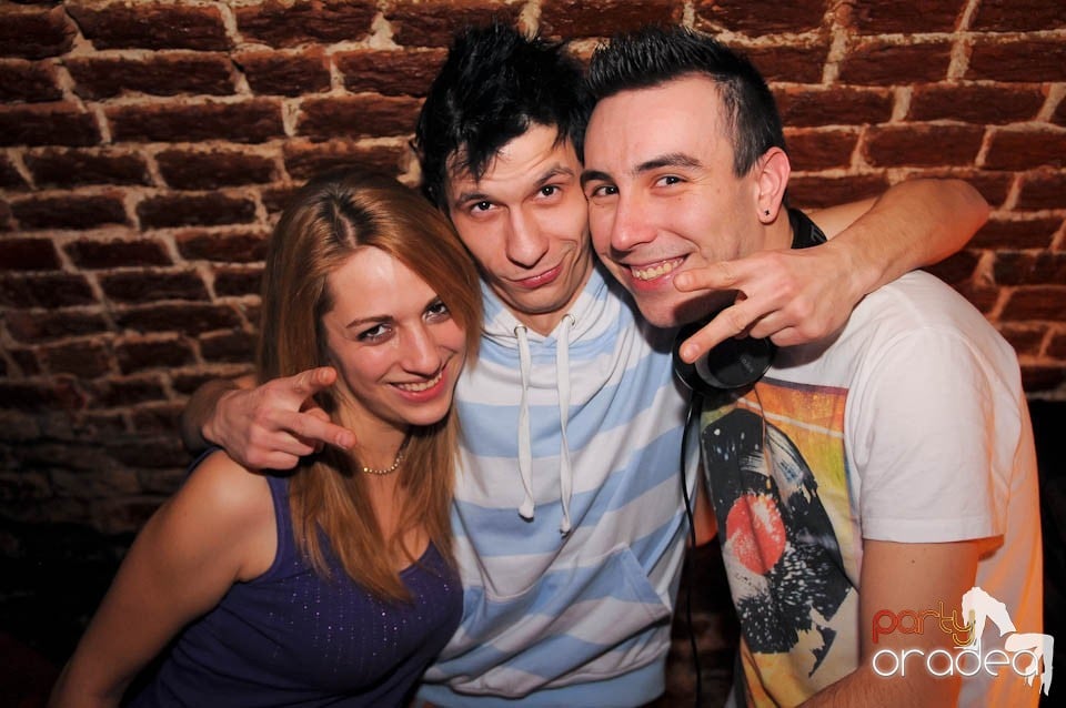 Joi seara în Escape, 