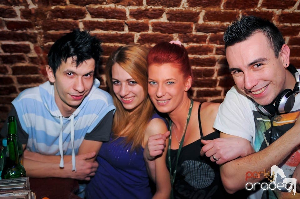 Joi seara în Escape, 