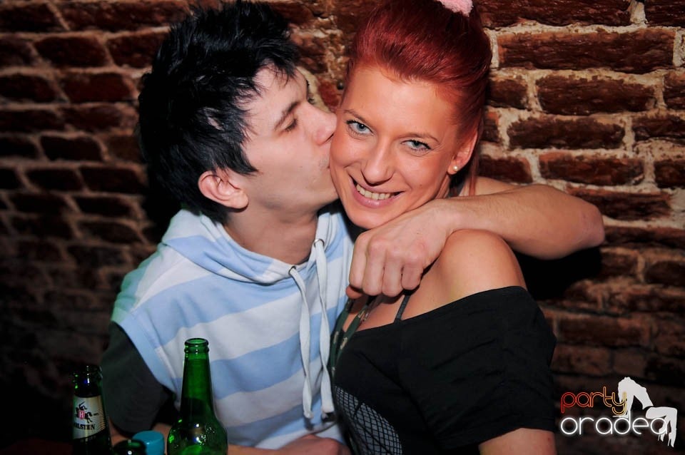 Joi seara în Escape, 