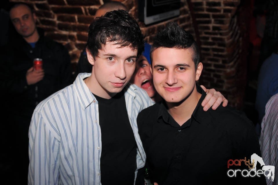 Joi seara în Escape, 