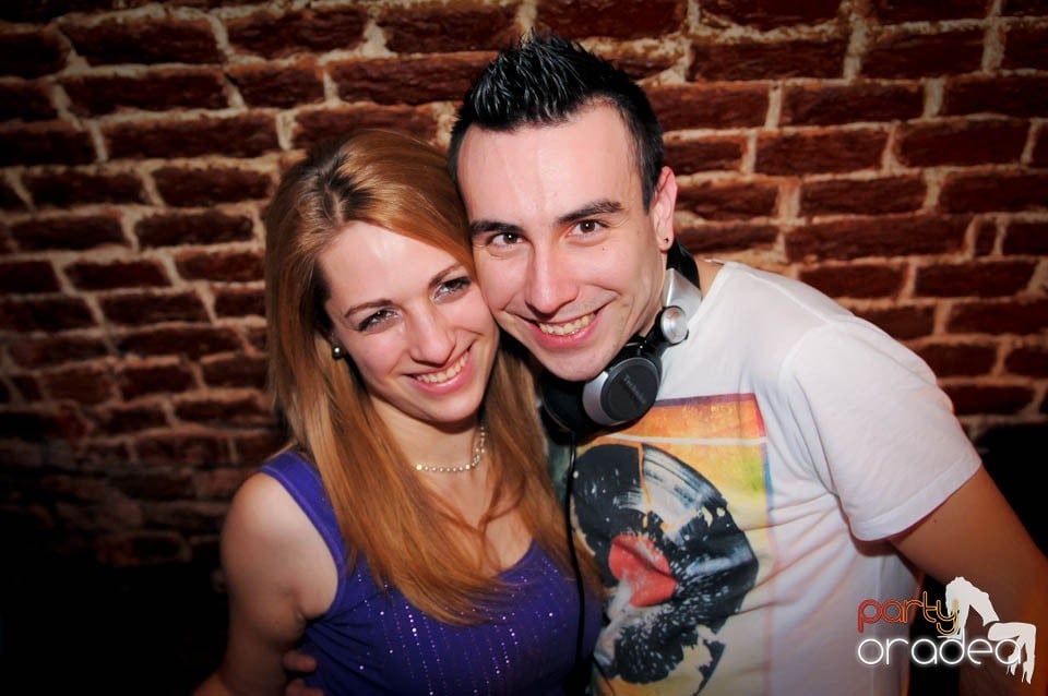 Joi seara în Escape, 