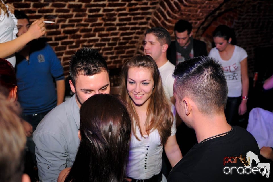 Joi seara în Escape, 