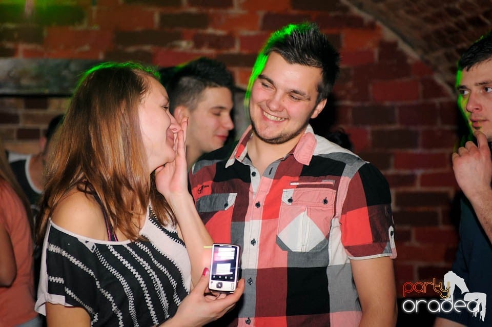 Joi seara în Escape, 