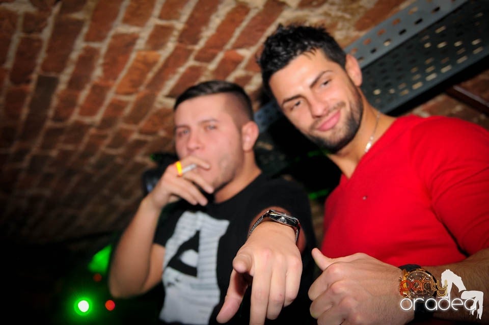 Joi seara în Escape, 