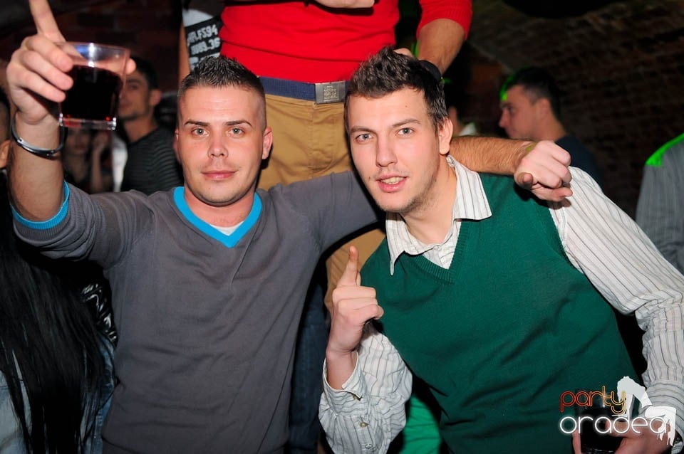 Joi seara în Escape, 