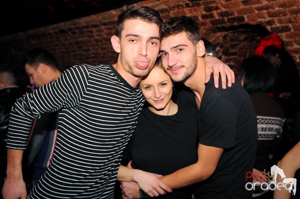 Joi seara în Escape, 