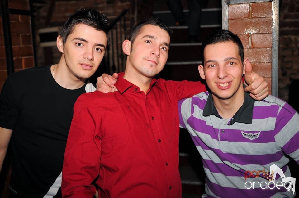 Joi seara în Escape, 