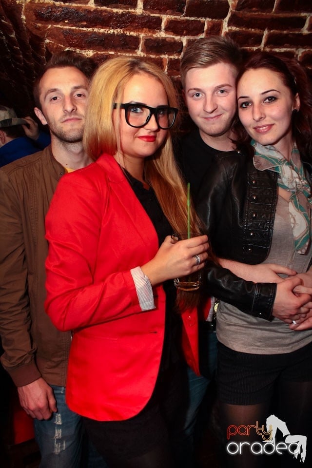 Joi seara ne distrăm în Escape, 