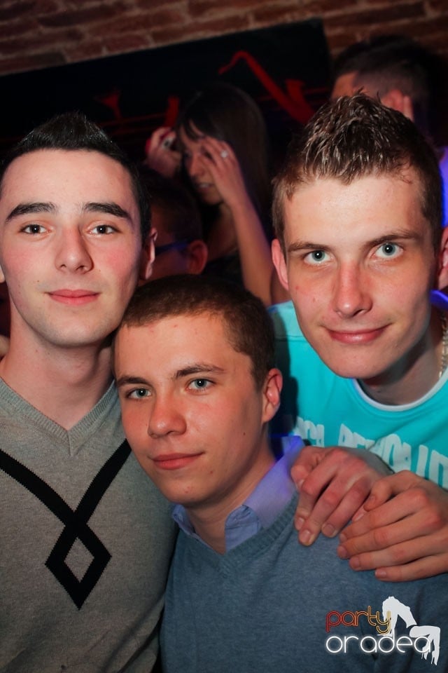 Joi seara ne distrăm în Escape, 