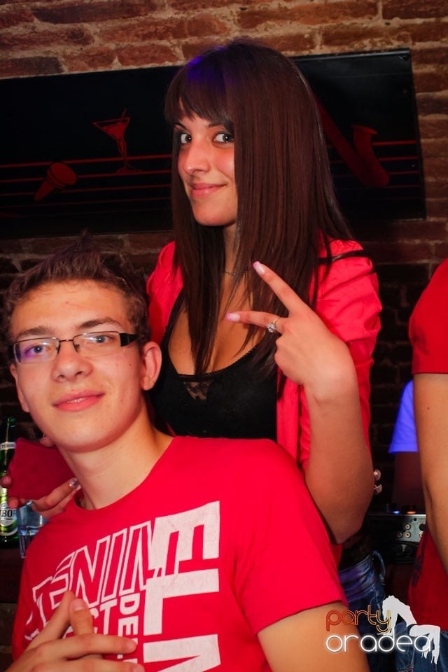 Joi seara ne distrăm în Escape, 