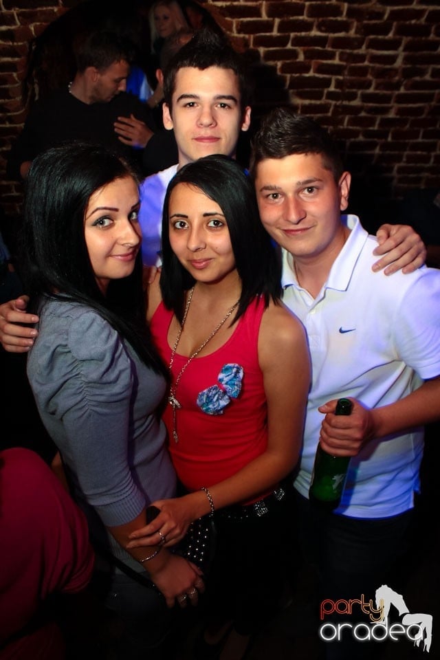 Joi seara ne distrăm în Escape, 