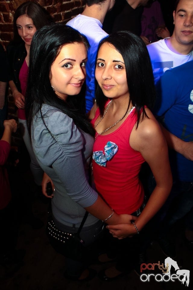 Joi seara ne distrăm în Escape, 