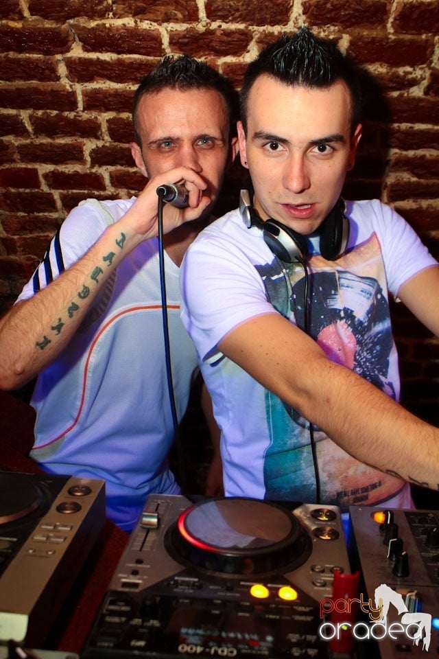 Joi seara ne distrăm în Escape, 