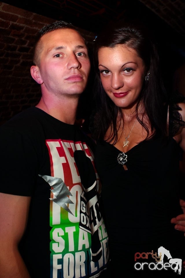 Joi seara ne distrăm în Escape, 