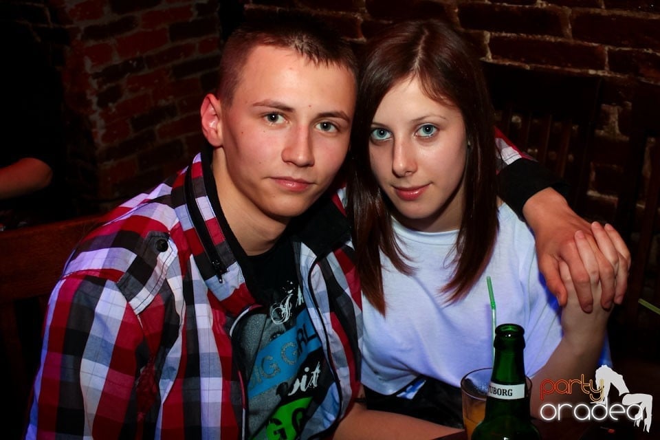 Joi seara ne distrăm în Escape, 