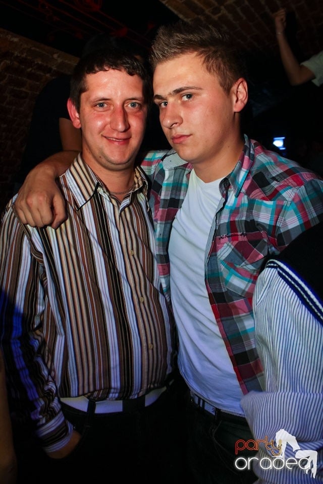 Joi seara ne distrăm în Escape, 