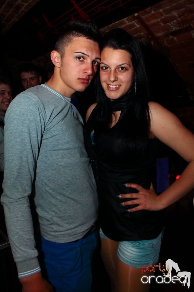 Joi seara ne distrăm în Escape, 