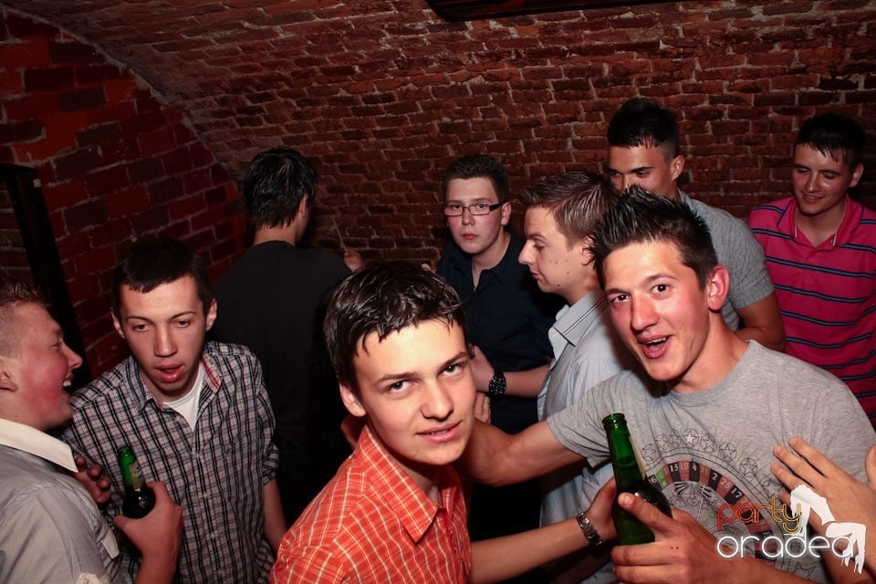 Joi seara ne distrăm în Escape, 