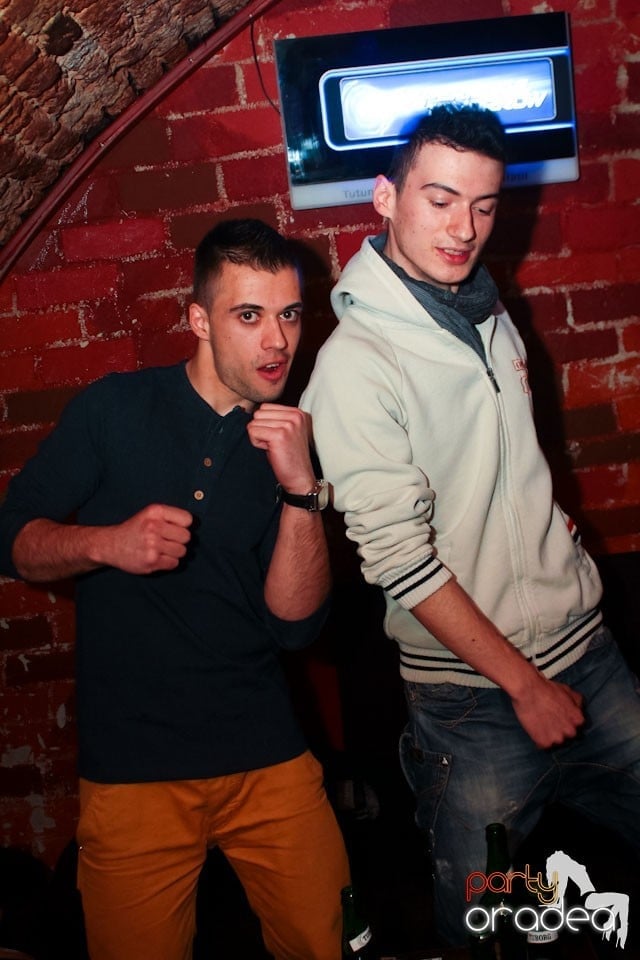 Joi seara ne distrăm în Escape, 