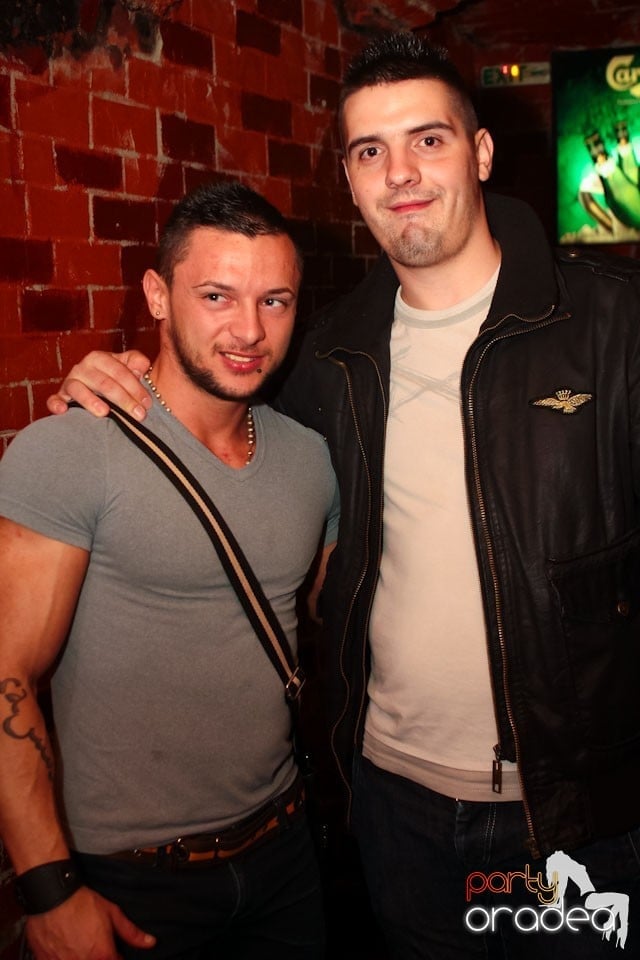 Joi seara ne distrăm în Escape, 