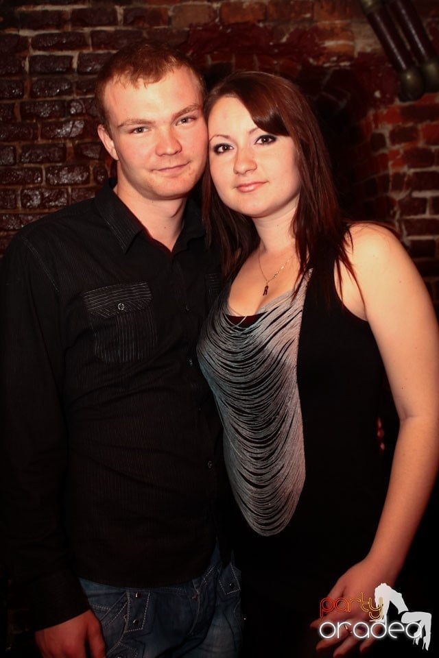 Joi seara ne distrăm în Escape, 