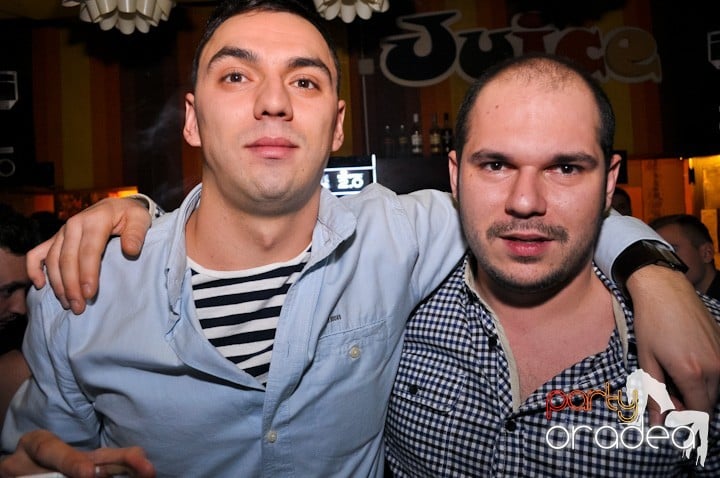 Juice se distrează, Juice