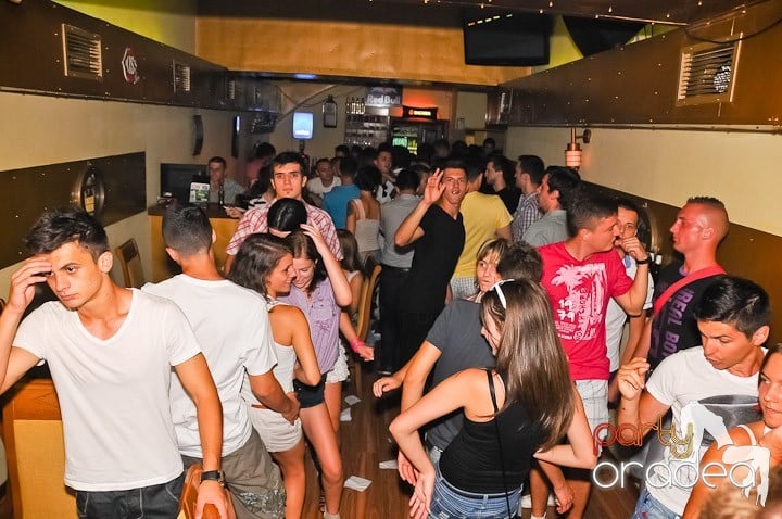 Kamikaze party la Yellow submarine, 