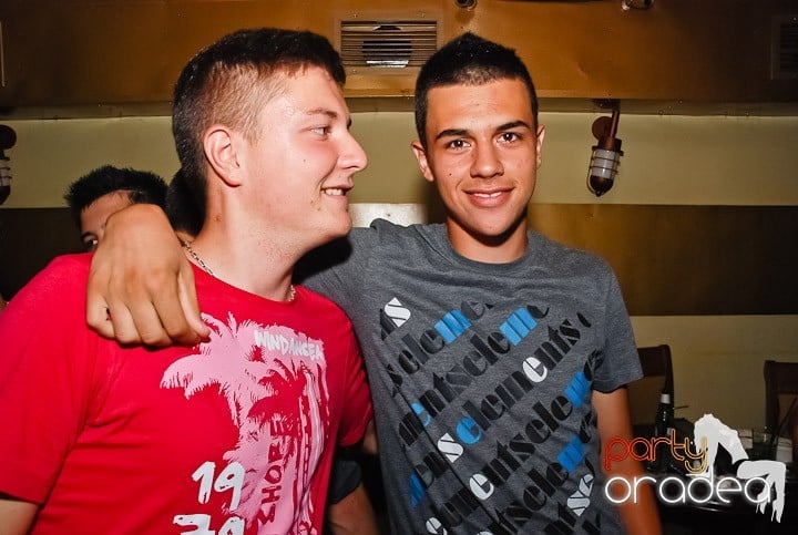 Kamikaze party la Yellow submarine, 