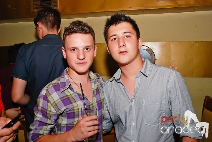 Kamikaze party la Yellow submarine, 