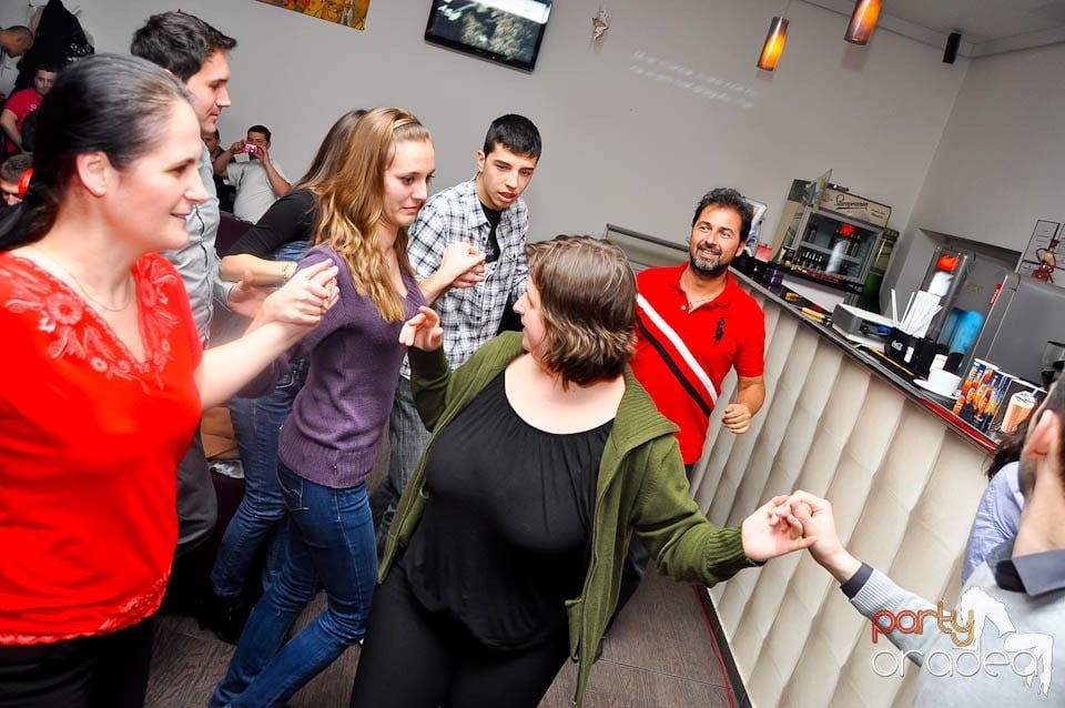 Karaoke în Blondy's Art Café, 