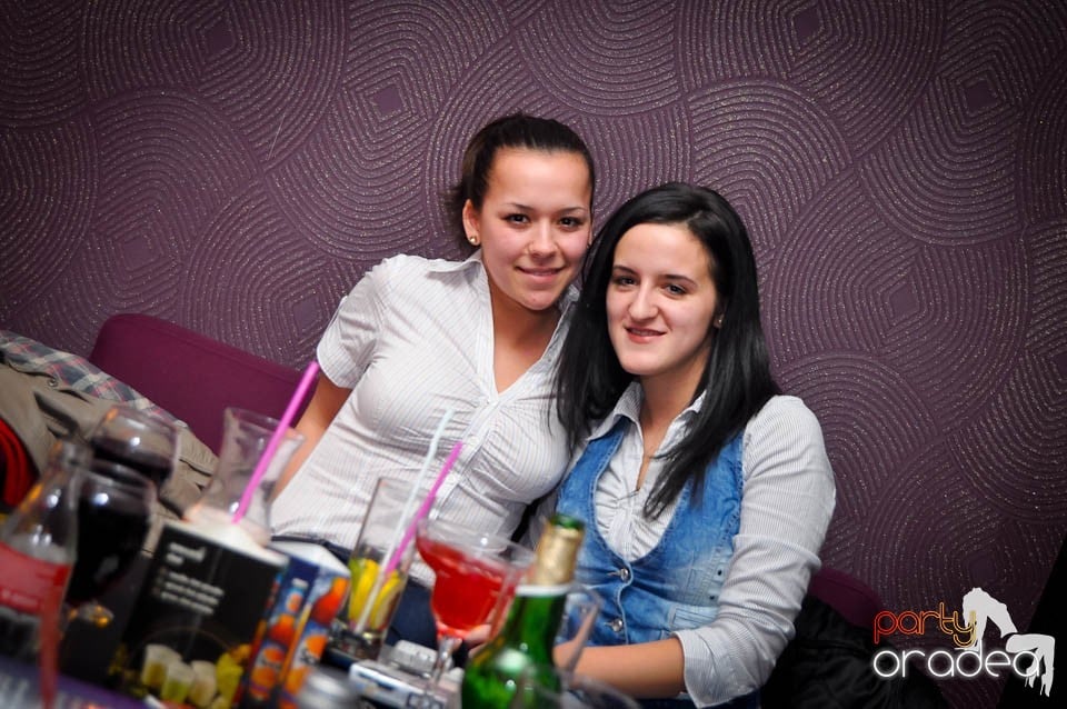 Karaoke în Blondy's Art Café, 