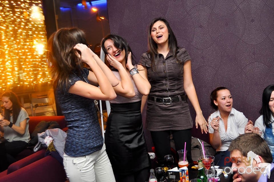 Karaoke în Blondy's Art Café, 