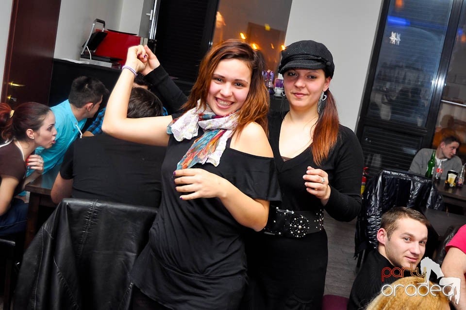 Karaoke în Blondy's Art Café, 