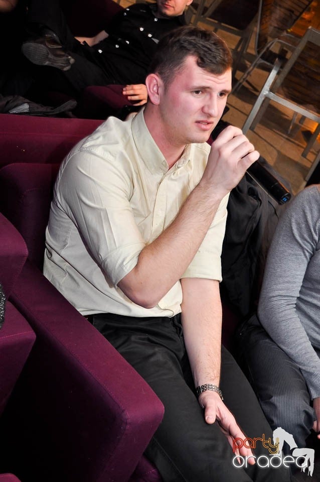 Karaoke în Blondy's Art Café, 