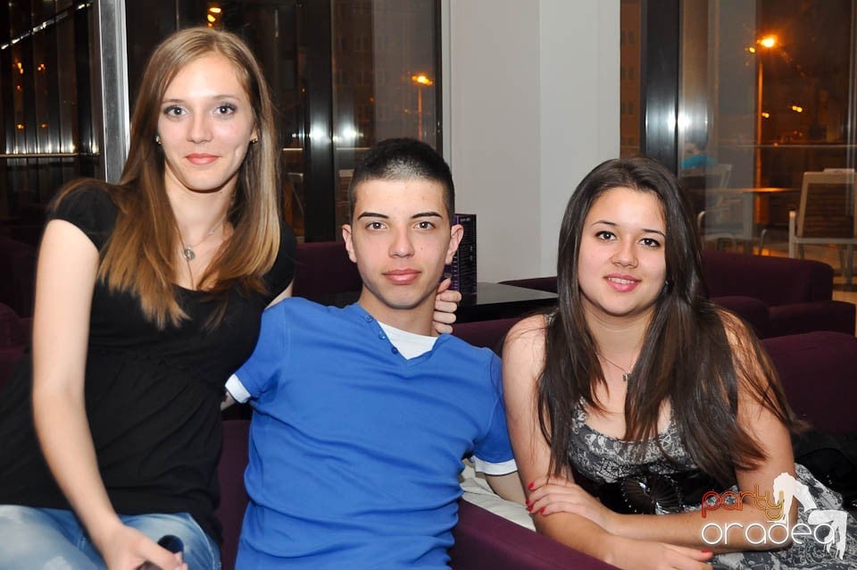 Karaoke în Blondy's Art Café, 