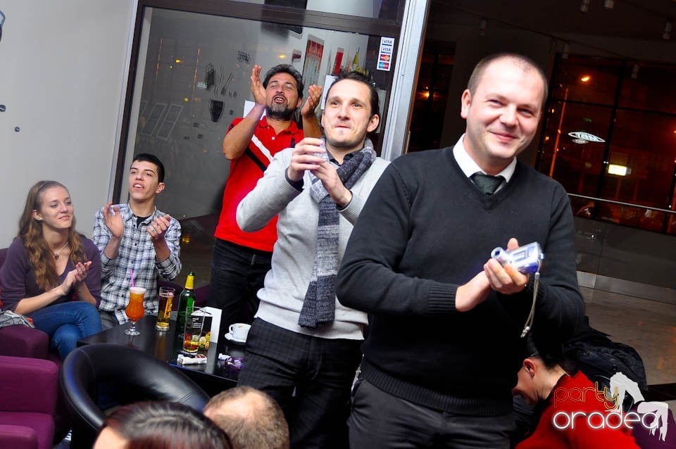 Karaoke în Blondy's Art Café, 