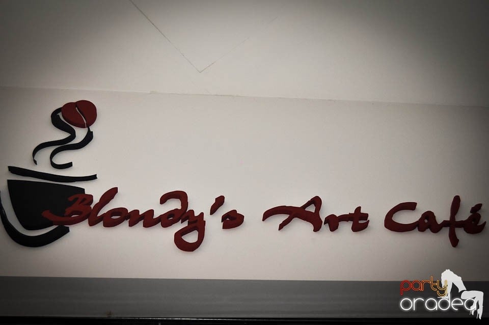 Karaoke în Blondy's Art Café, 