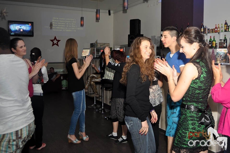 Karaoke în Blondy's Art Café, 