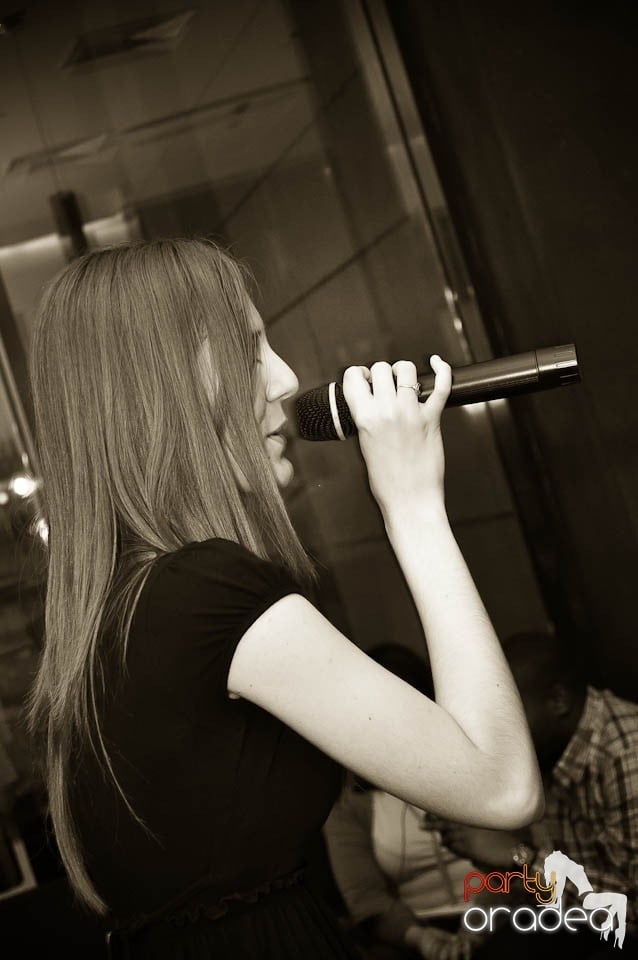 Karaoke în Blondy's Art Café, 