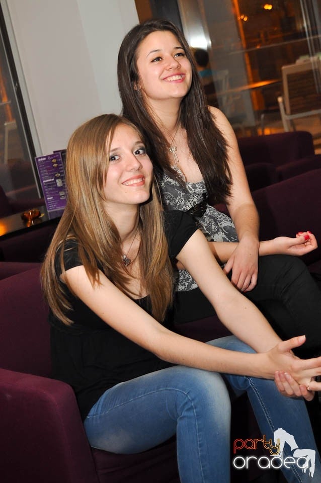 Karaoke în Blondy's Art Café, 